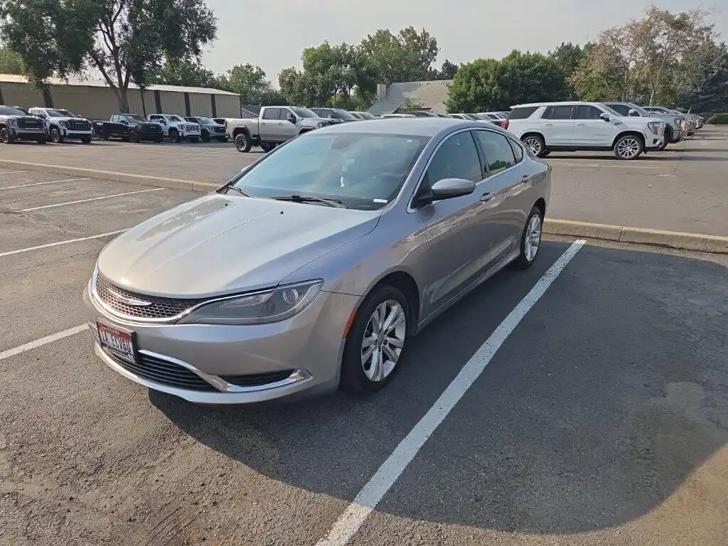 2015 Chrysler 200 Limited's photo
