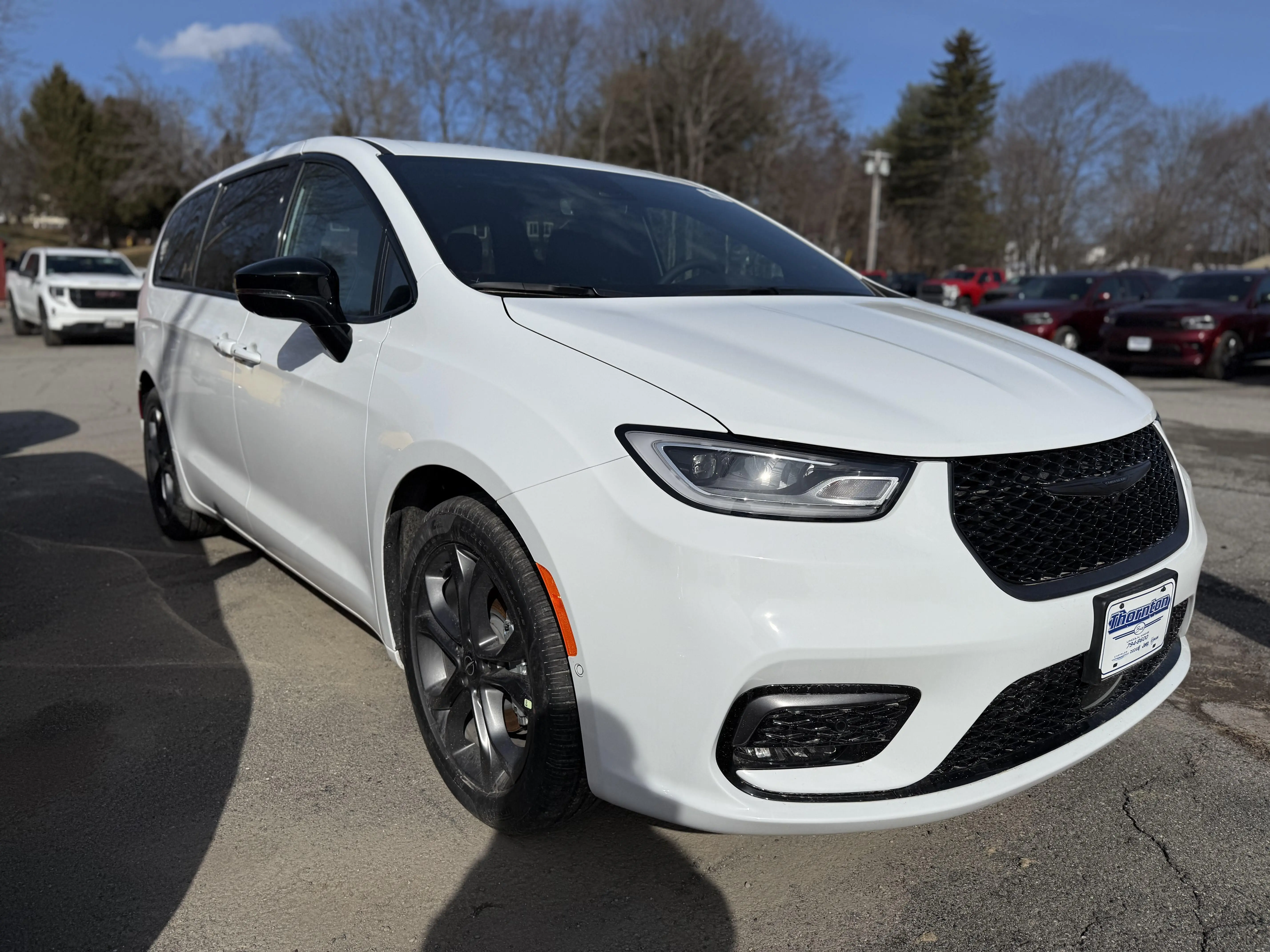 2026 Chrysler Pacifica Select photo 3