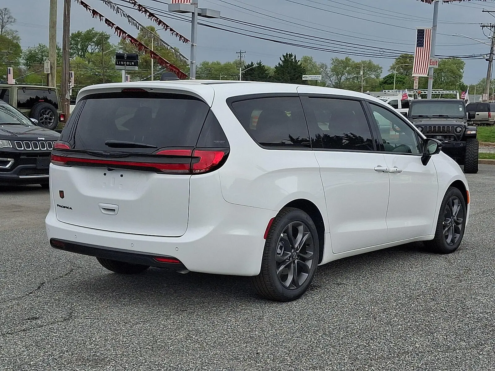 2026 Chrysler Pacifica Select photo 4