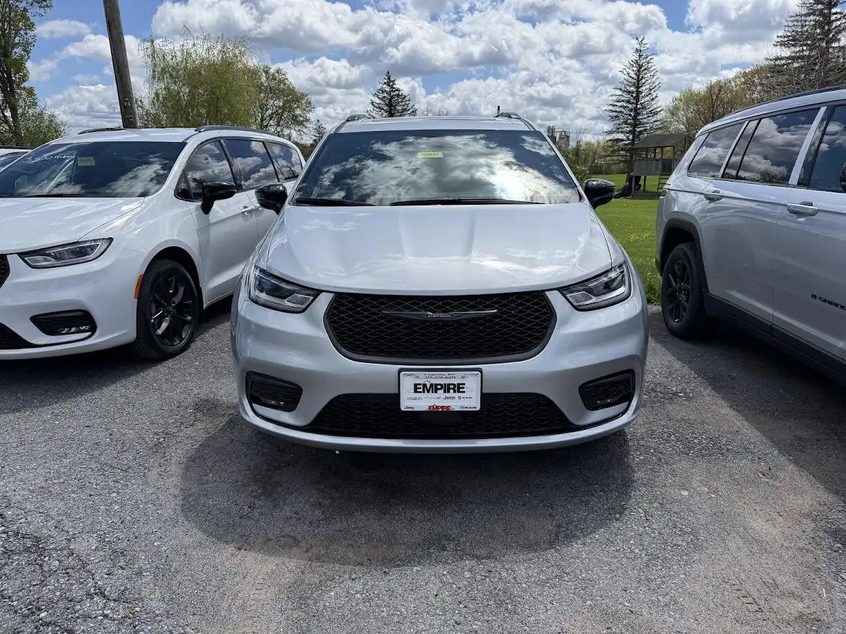 2026 Chrysler Pacifica Limited's photo
