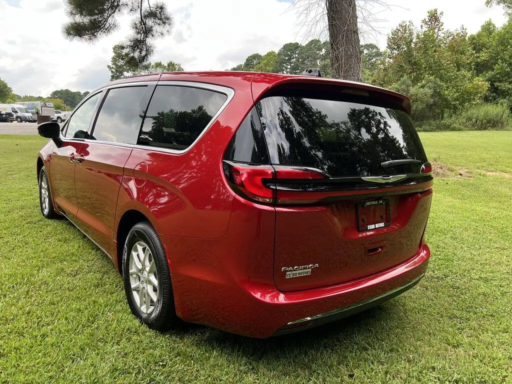 2026 Chrysler Pacifica Select photo 5