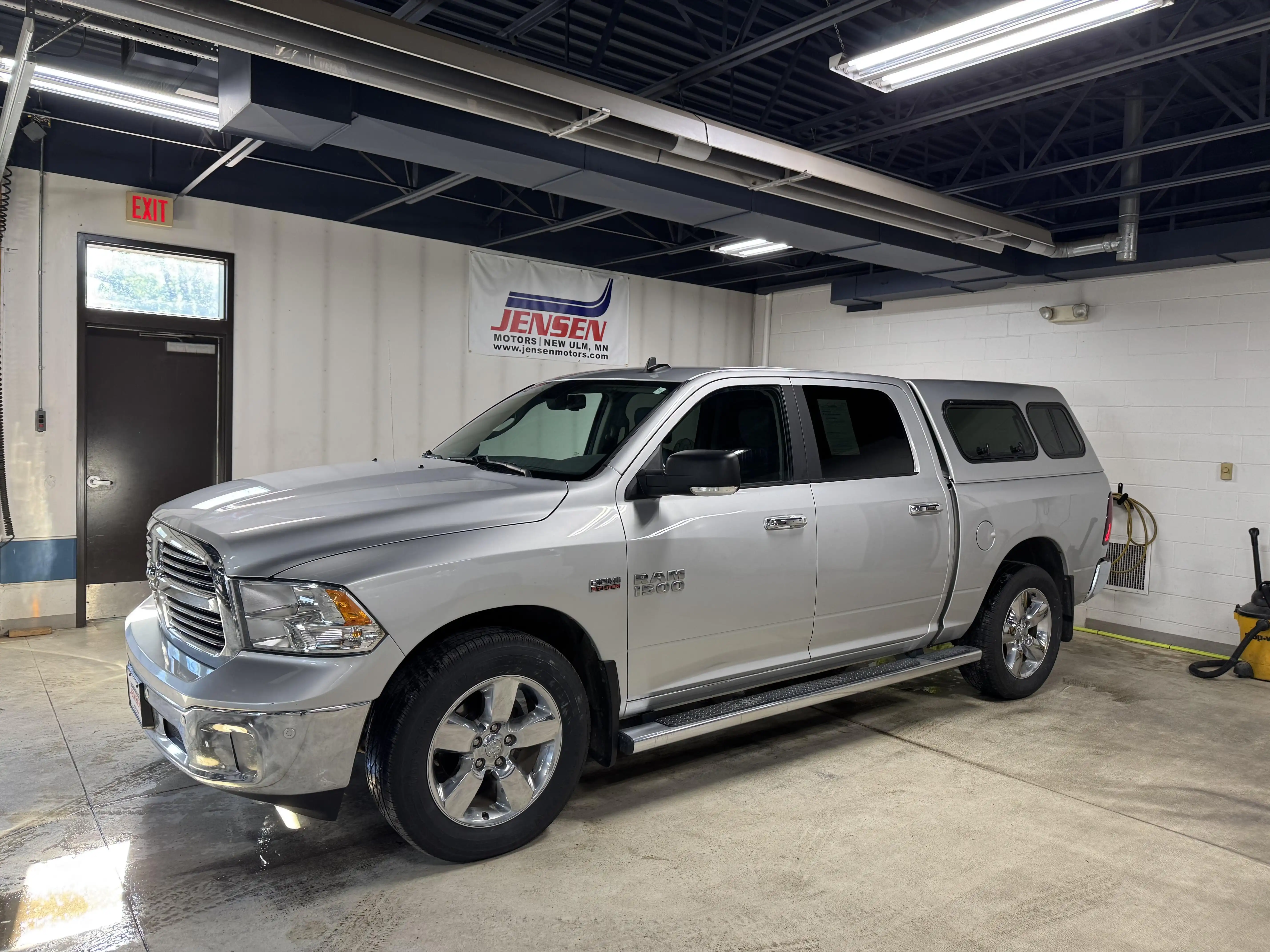2017 RAM 1500 Big Horn 4x4 Crew Cab 5'7's photo