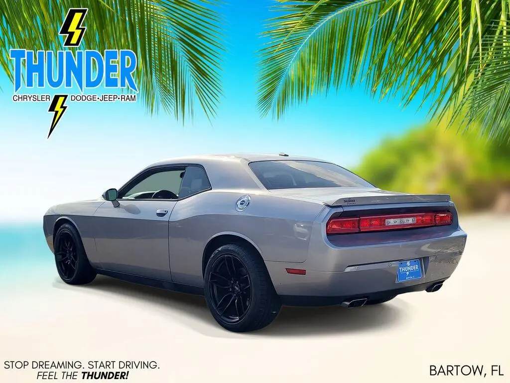 2014 Dodge Challenger R/T photo 3