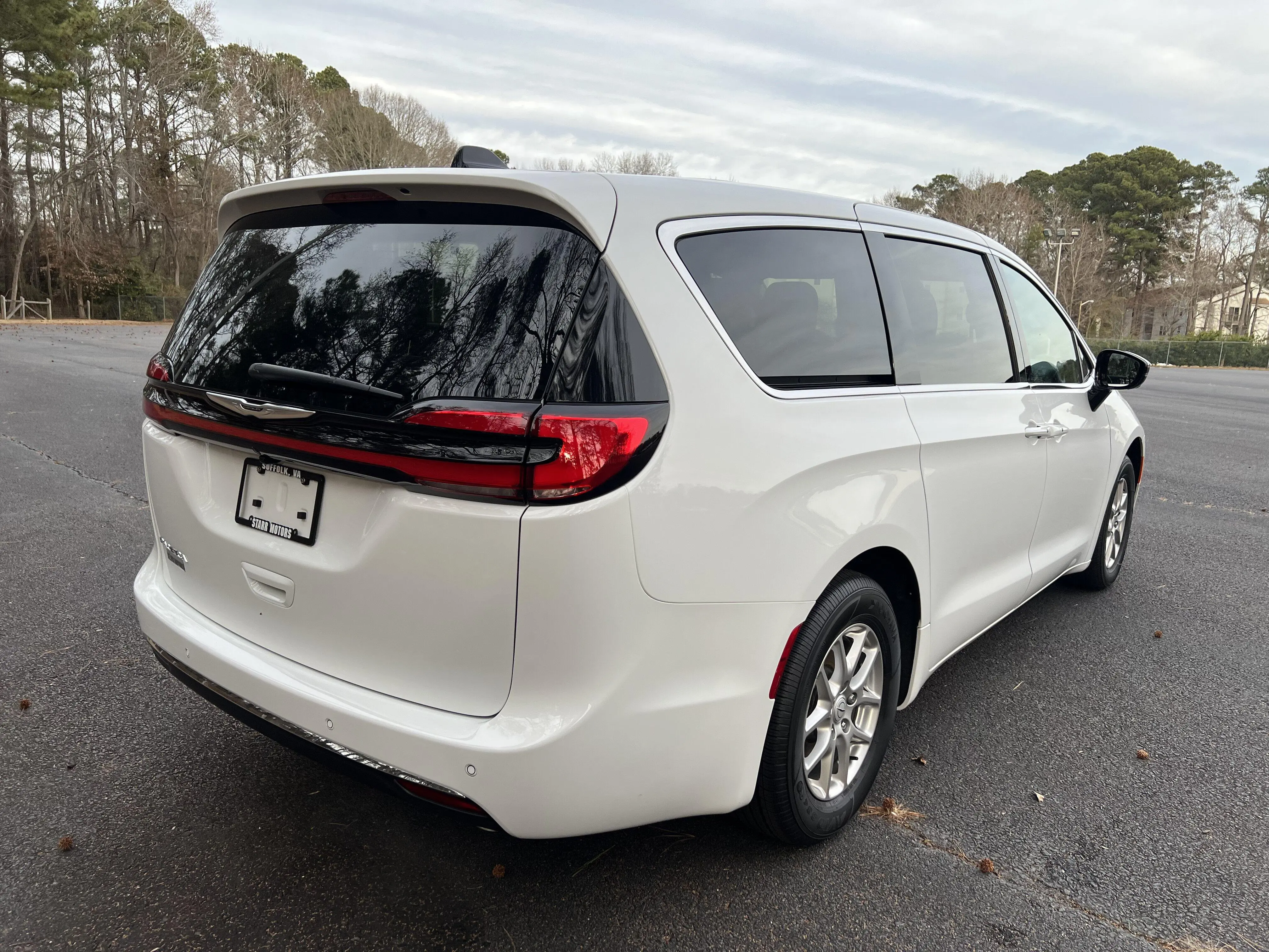 2026 Chrysler Pacifica Select photo 3