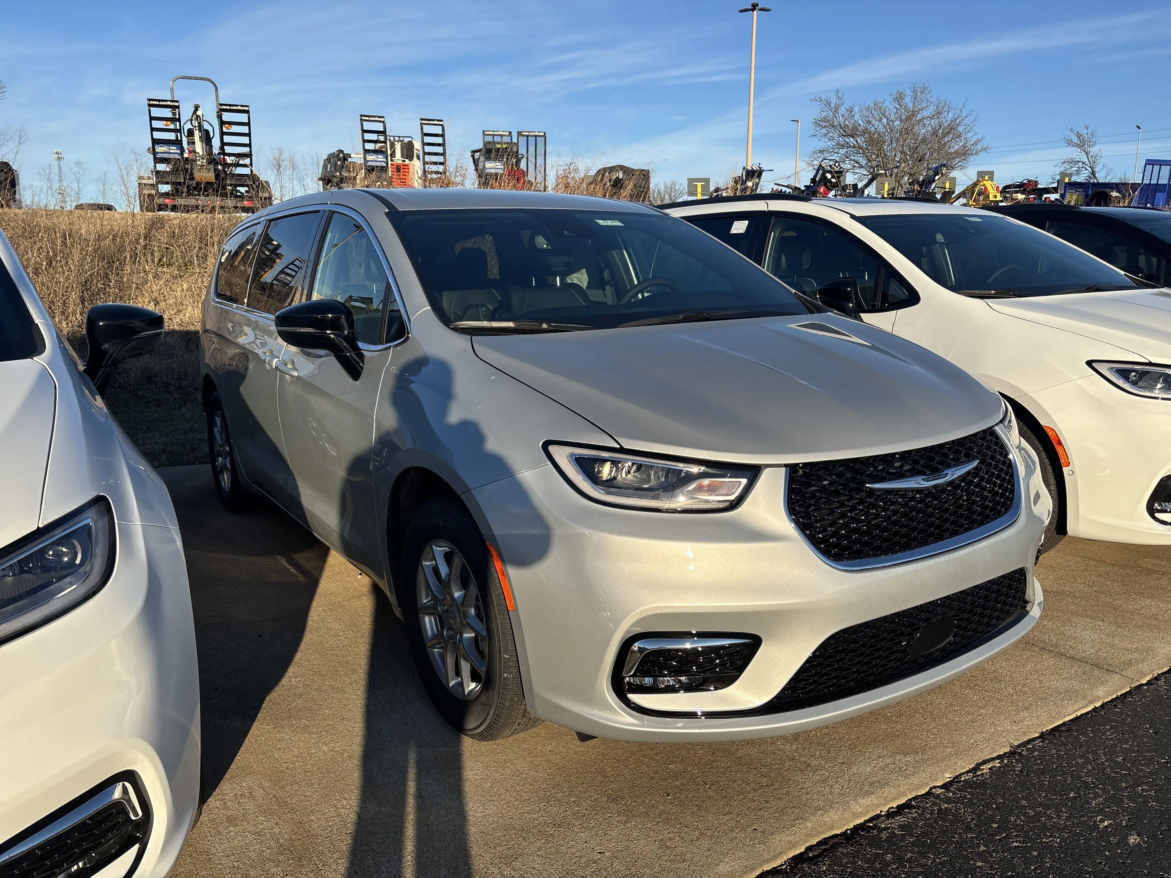 2026 Chrysler Pacifica Select photo 3