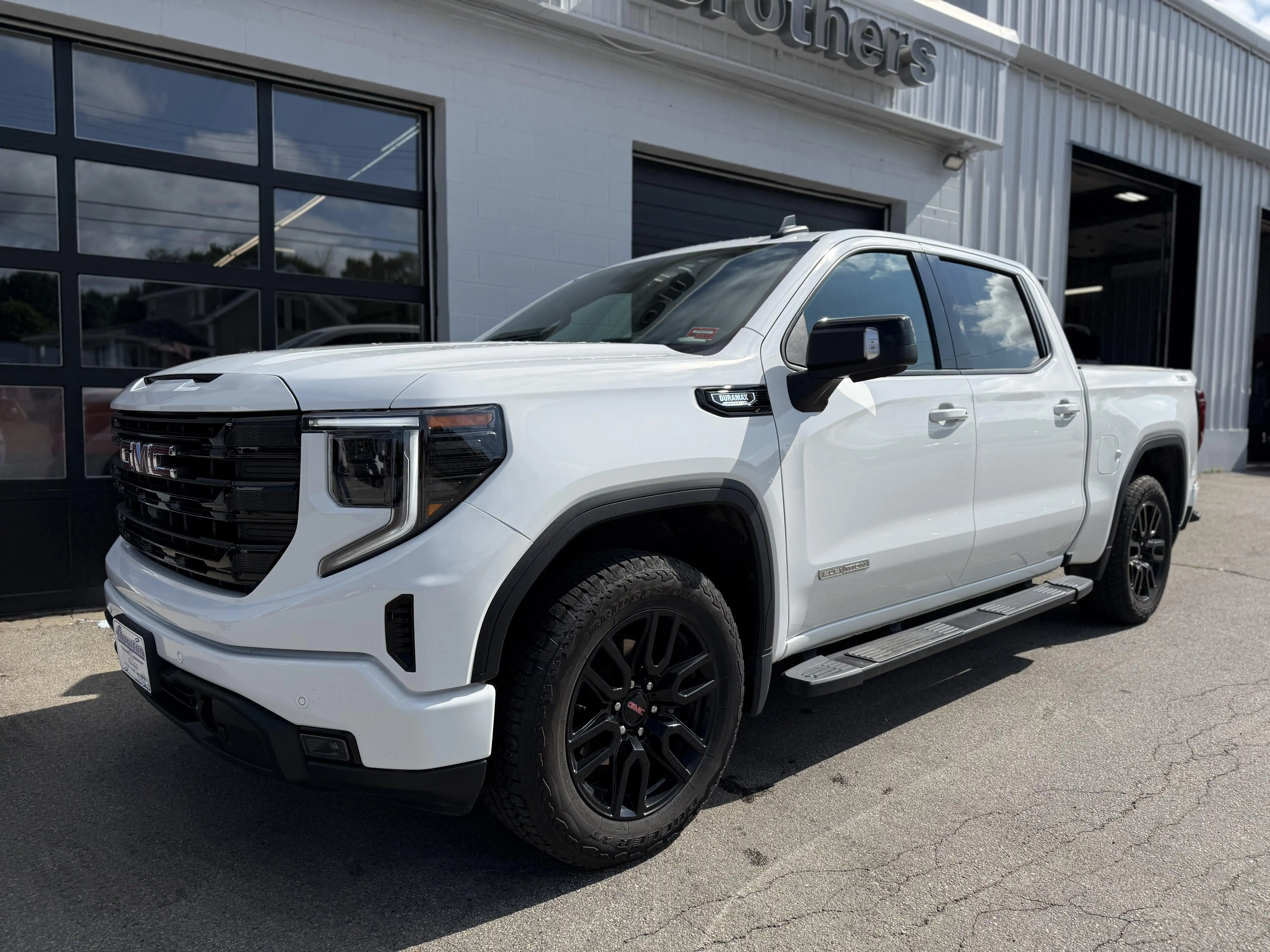 2025 GMC Sierra 4WD Crew Cab Standard Box Elevation's photo