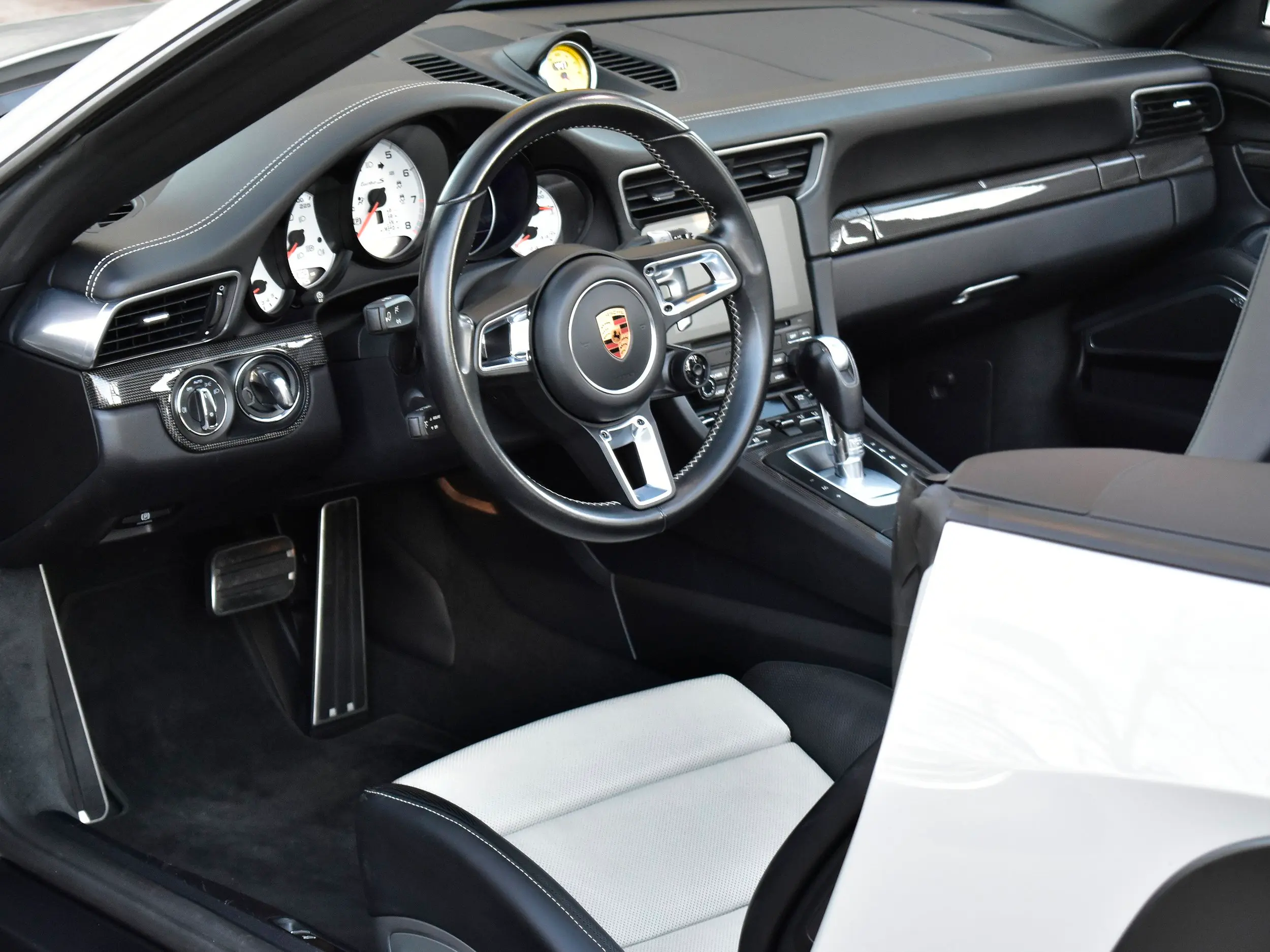 2018 Porsche 911 Turbo S Cabriolet photo 4