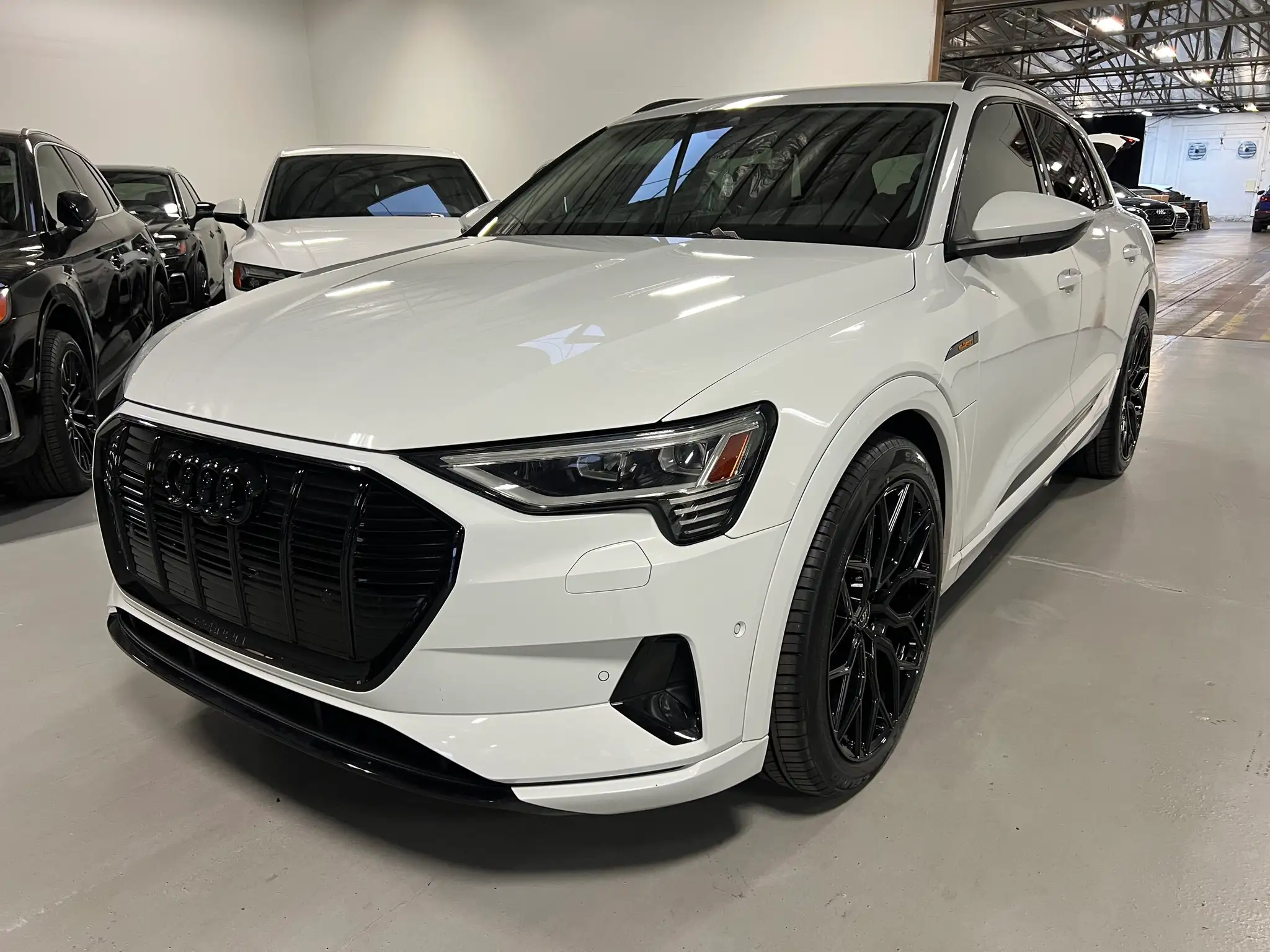 2023 Audi e-tron 95 kWh Premium Plus quattro's photo