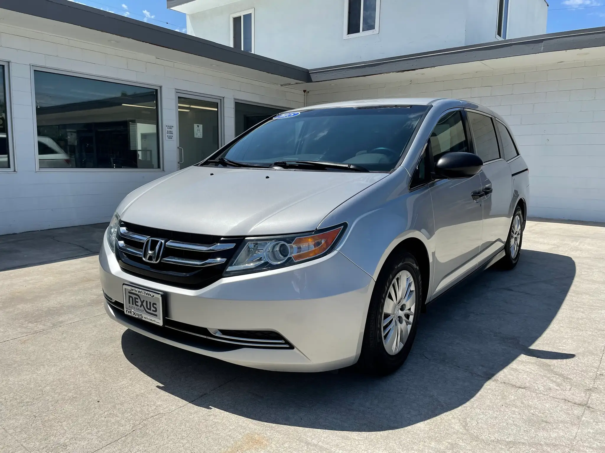 2015 Honda Odyssey LX photo 1
