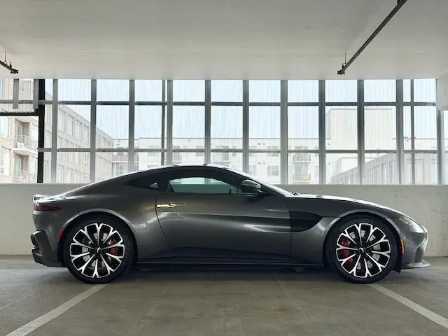 2019 Aston Martin Vantage 4.0 V8 photo 3