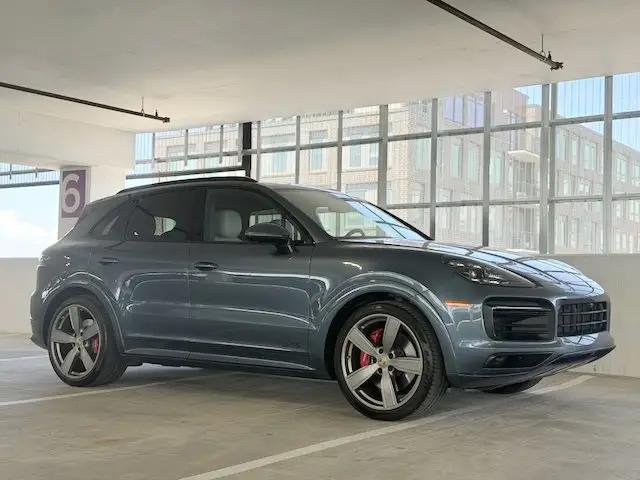 2022 Porsche Cayenne GTS photo 1