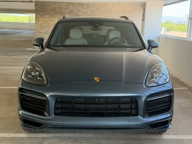 2022 Porsche Cayenne GTS photo 3