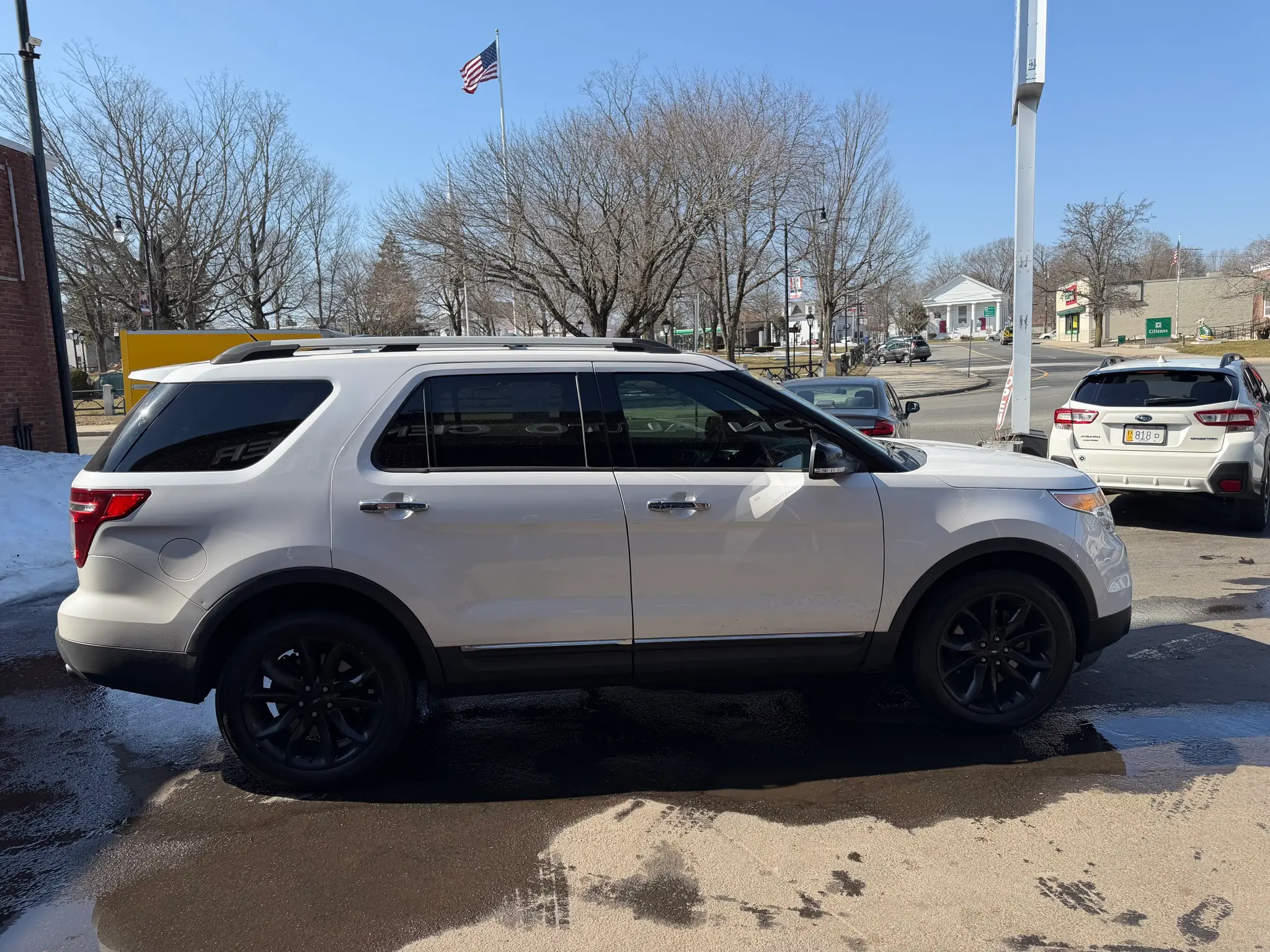 2014 Ford Explorer XLT 4WD photo 4