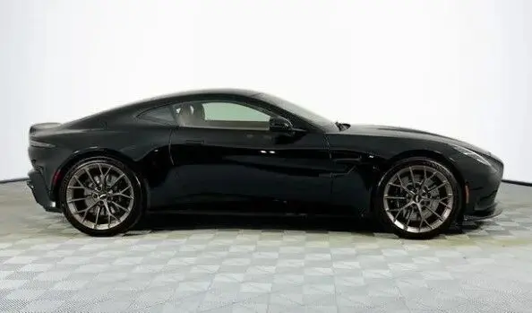 2026 Aston Martin Vantage Base photo 4