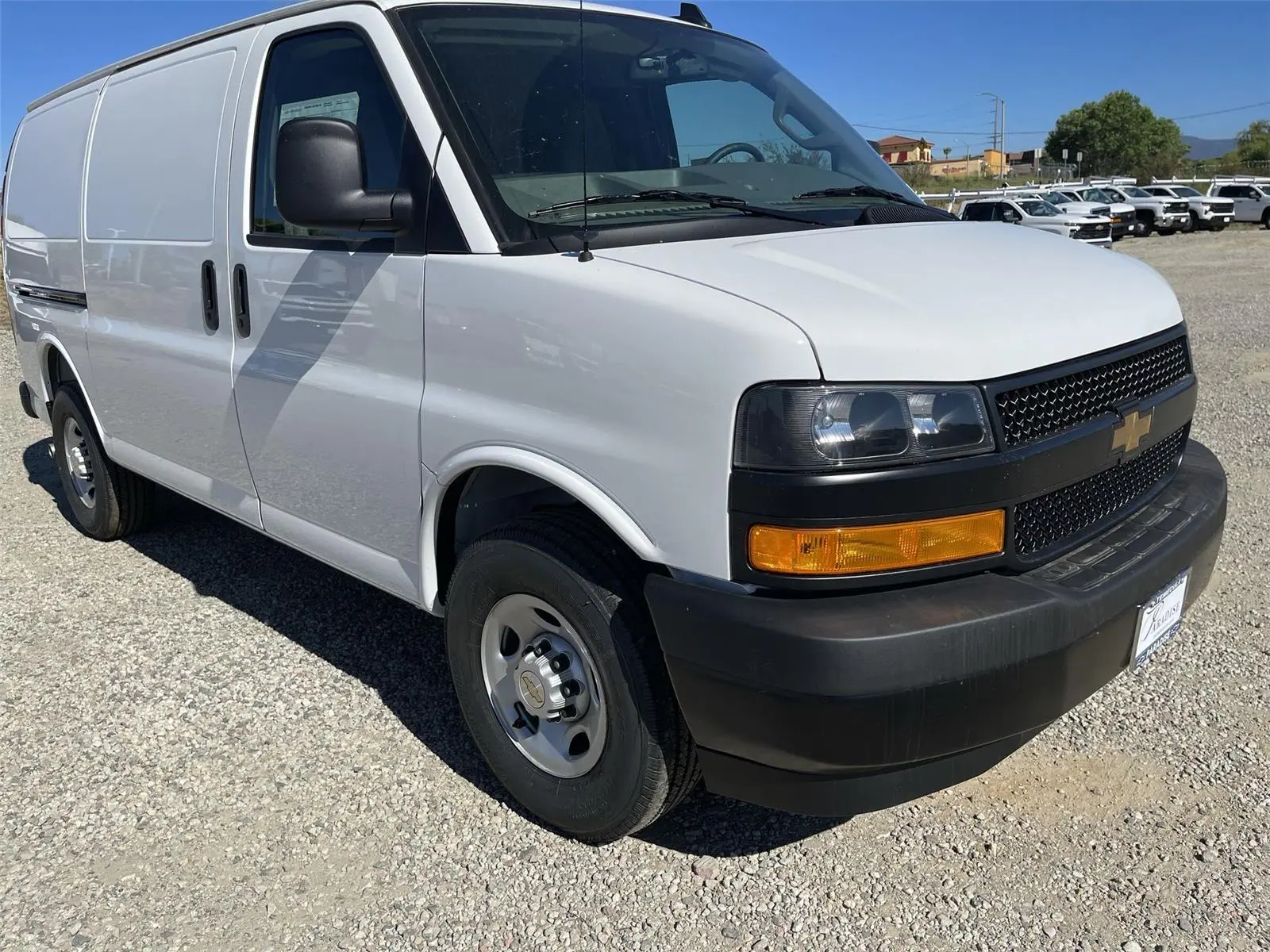 2026 Chevrolet Express 2500 Work Van HD photo 3