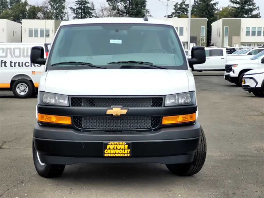 2025 Chevrolet Express 2500 Work Van HD photo 4