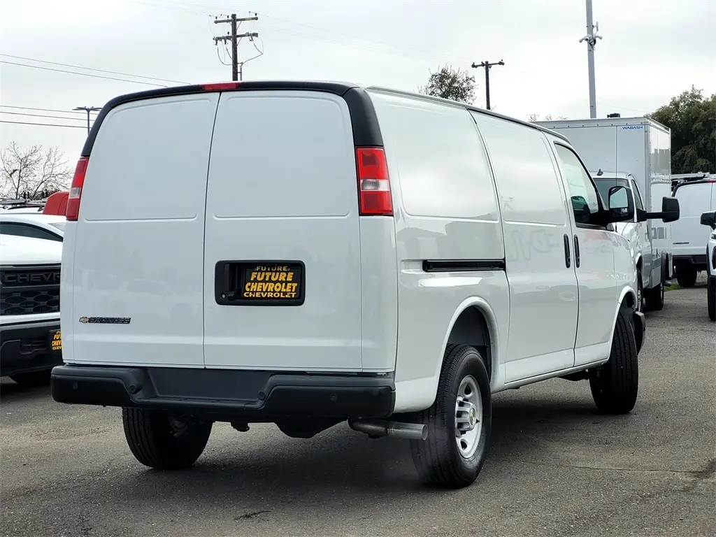 2025 Chevrolet Express 2500 Work Van HD photo 3