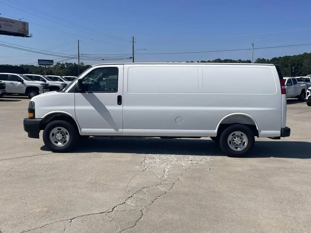 2026 Chevrolet Express Work Van 3500 Extended photo 3