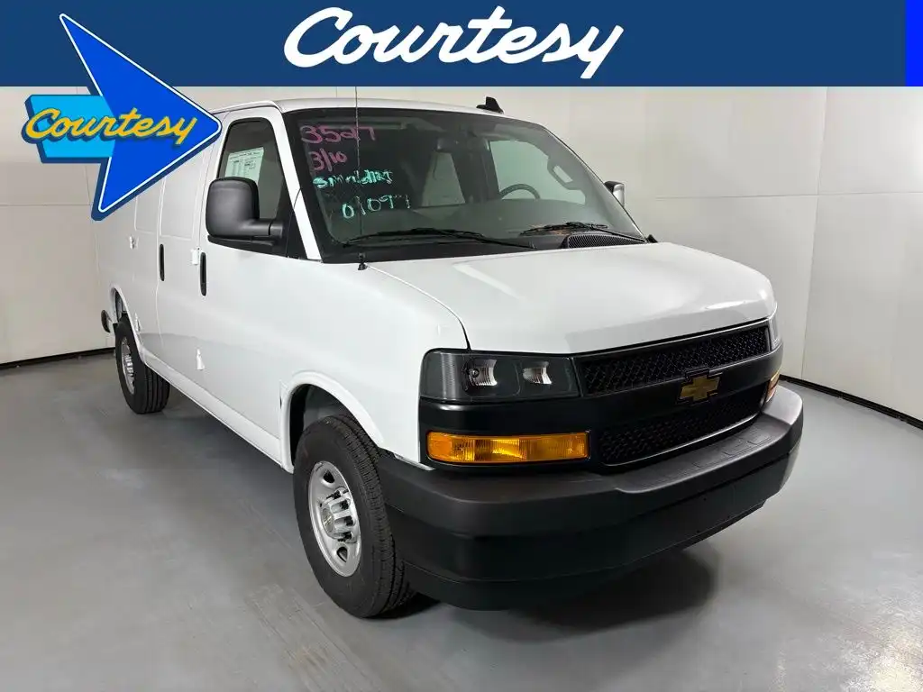 2026 Chevrolet Express 2500 Work Van HD's photo