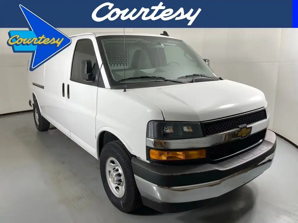 2026 Chevrolet Express 2500 Work Van HD's photo