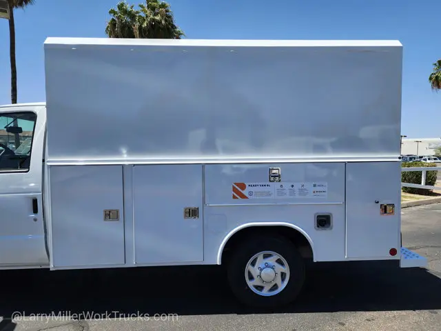 2025 Ford E-Series SRW E-350 Super Duty 138 in WB photo 3