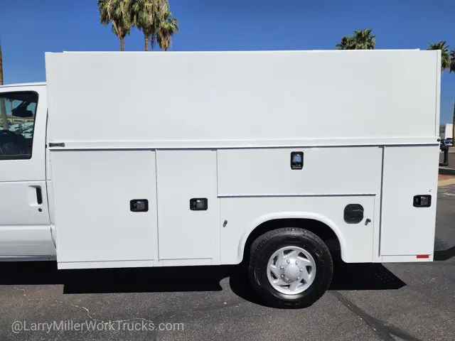 2026 Ford E-Series SRW E-350 Super Duty 138 in WB photo 4