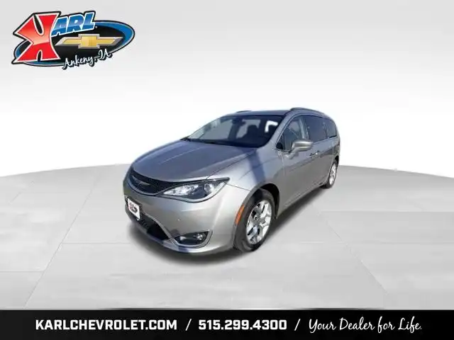 2020 Chrysler Pacifica Touring L's photo