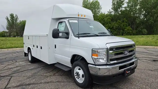 2027 Ford E-Series DRW E-450 Super Duty 158 in WB's photo