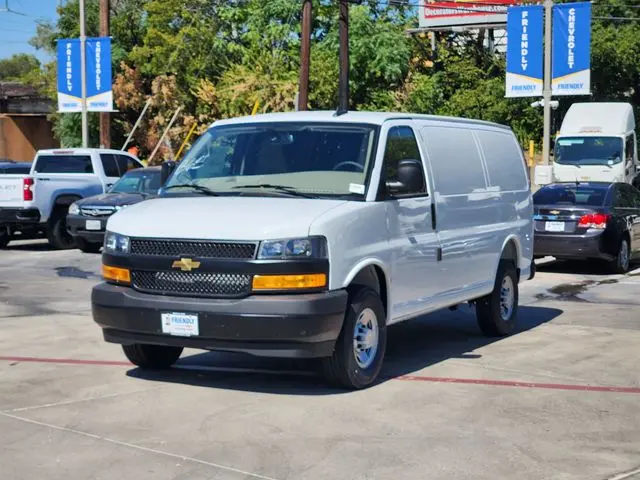 2025 Chevrolet Express 2500 Work Van HD photo 3