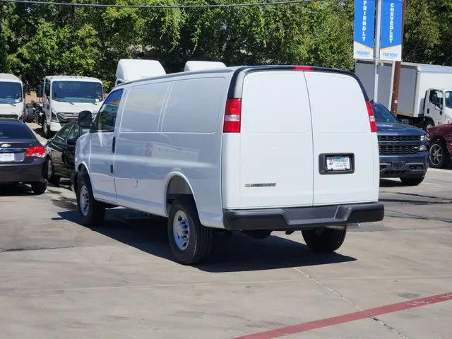 2025 Chevrolet Express 2500 Work Van HD photo 4