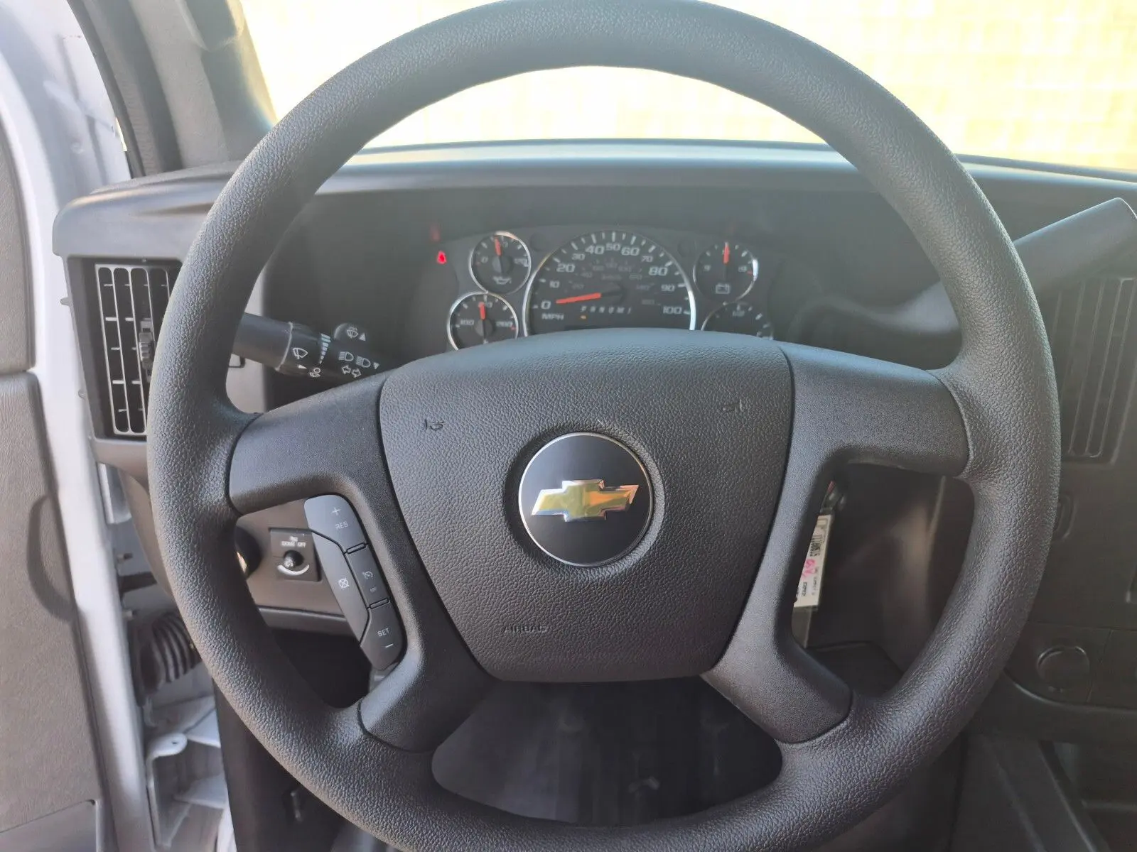 2026 Chevrolet Express 2500 Work Van HD photo 4