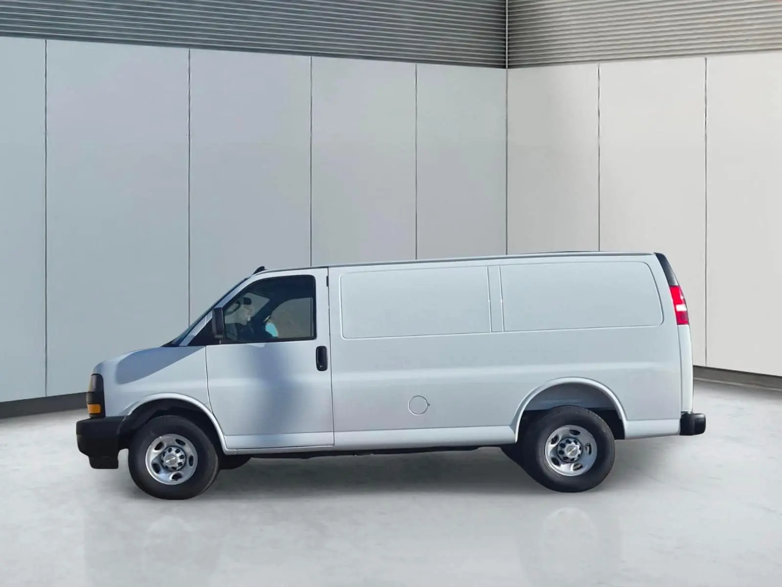 2026 Chevrolet Express 2500 Work Van HD photo 3