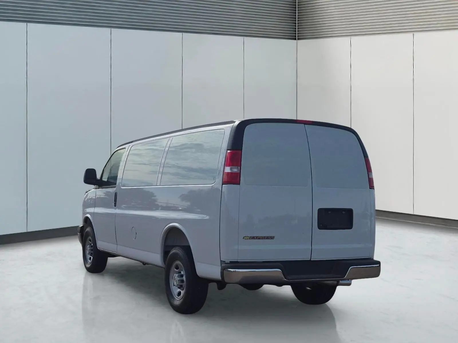 2026 Chevrolet Express 2500 Work Van HD photo 3