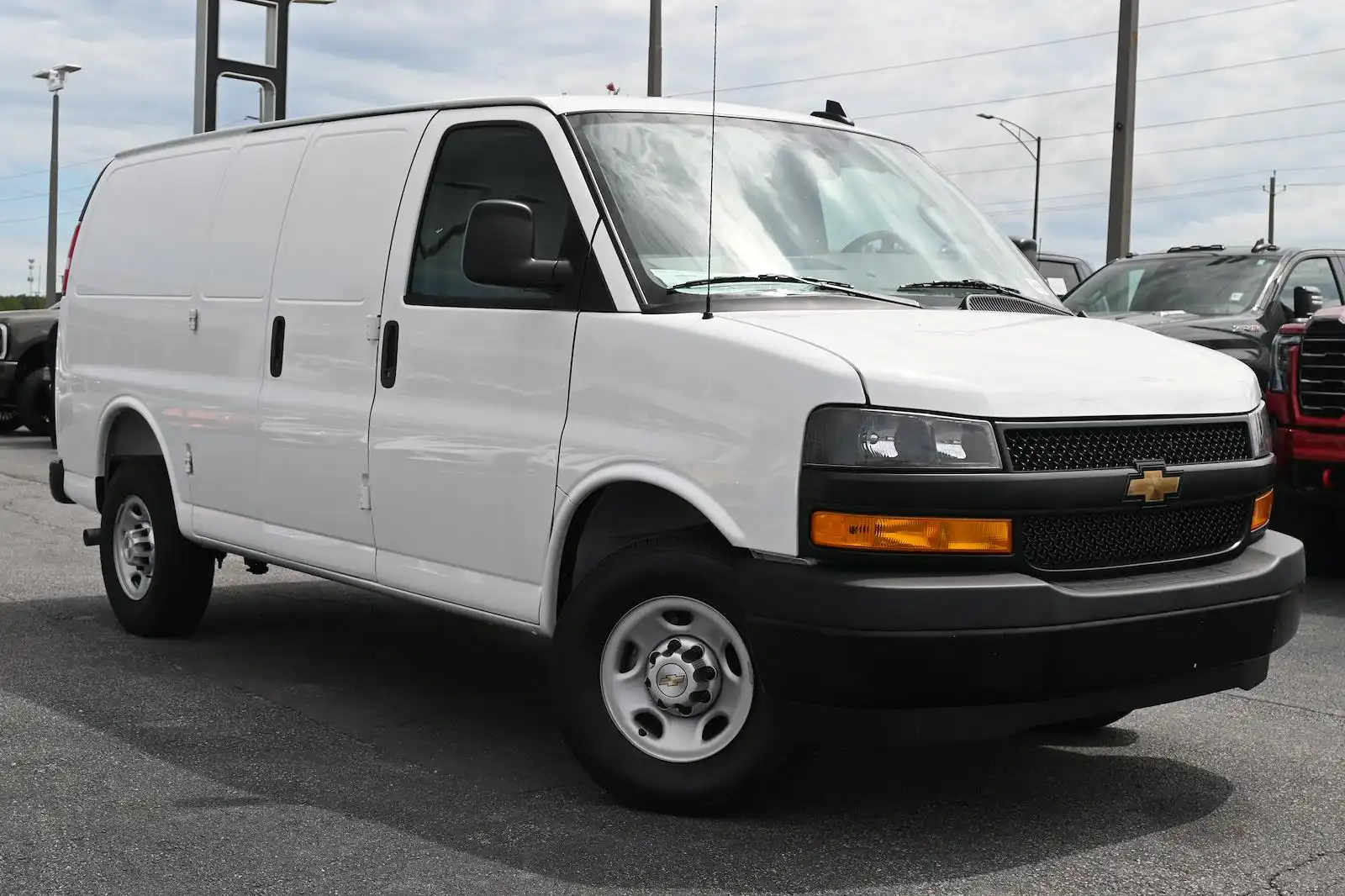 2025 Chevrolet Express 2500 Work Van HD's photo