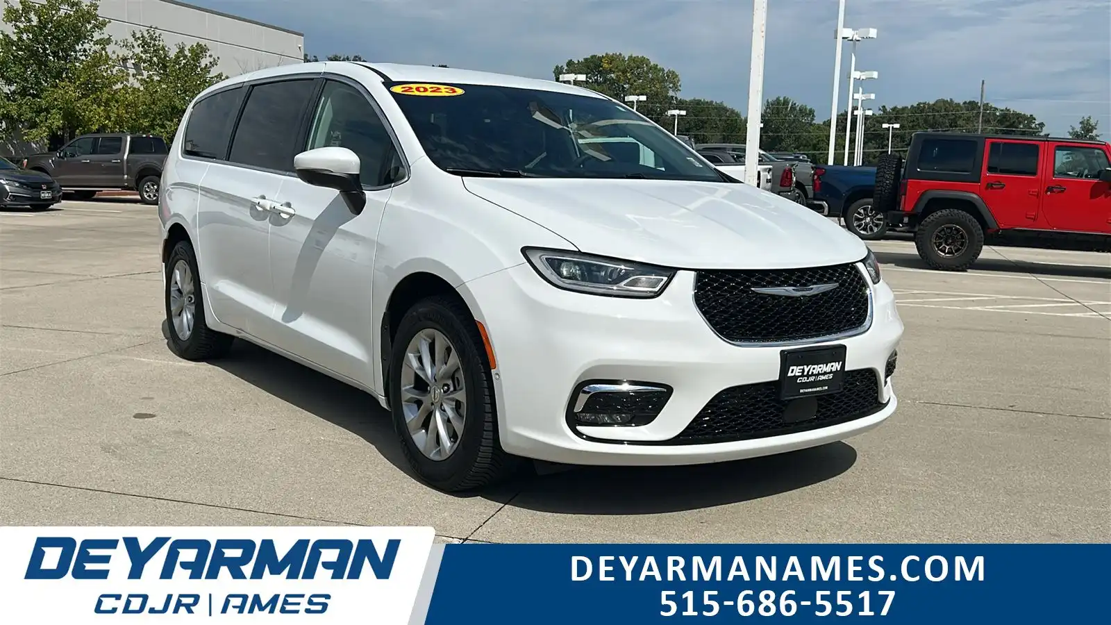 2023 Chrysler Pacifica Touring L AWD's photo