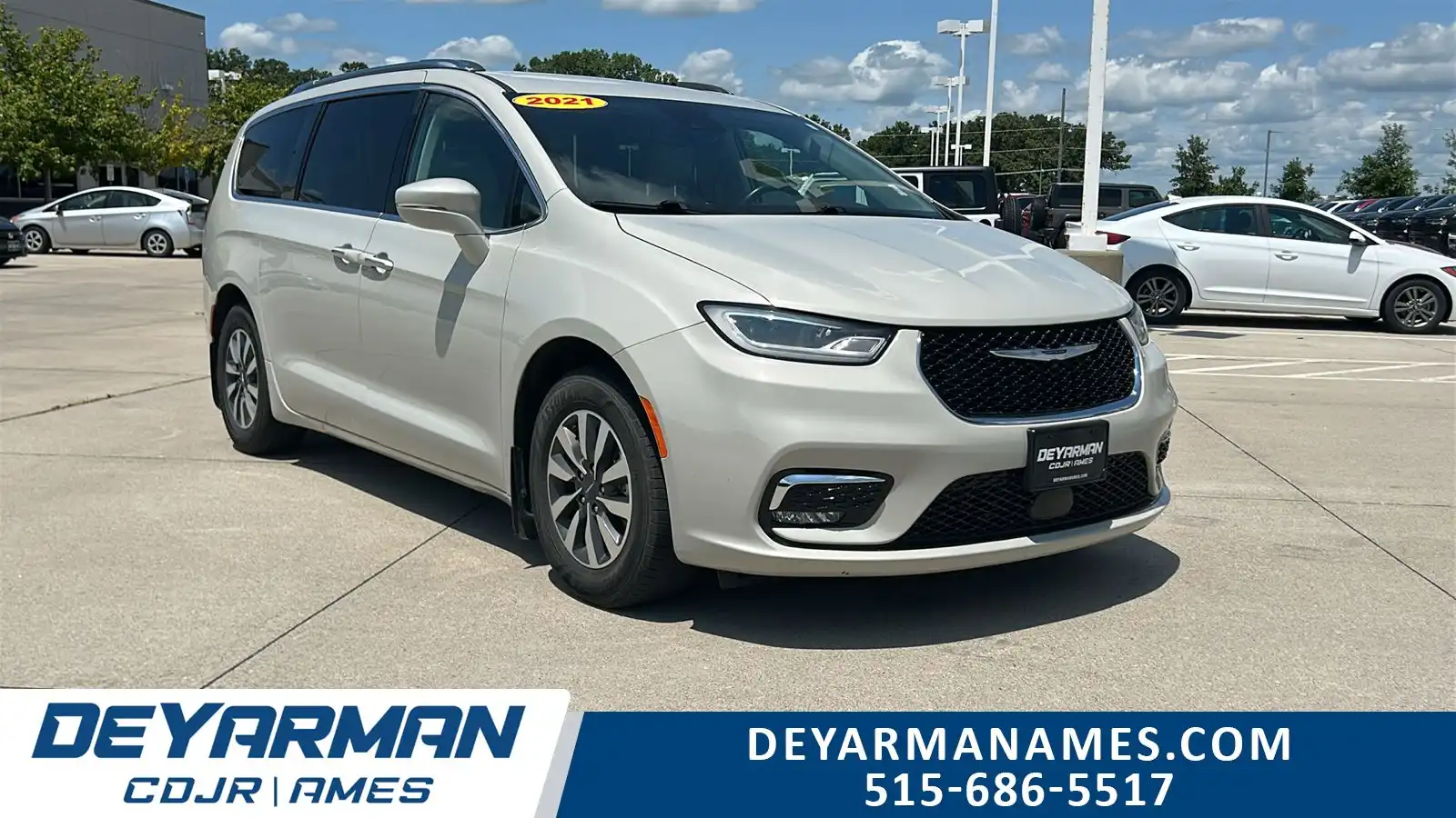 2021 Chrysler Pacifica Touring L's photo