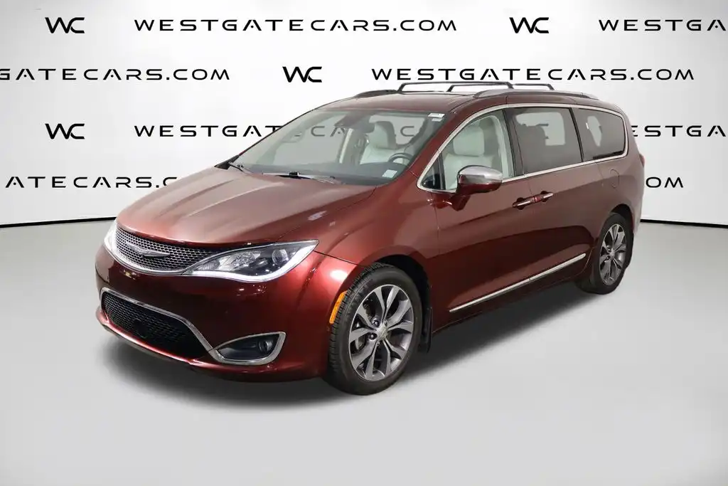2017 Chrysler Pacifica Limited's photo