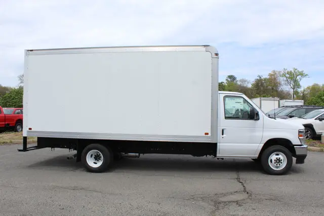 2027 Ford E-Series DRW E-350 Super Duty 176 in WB photo 4