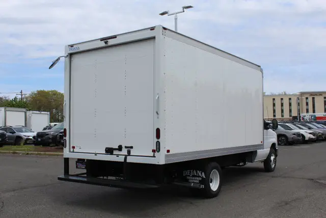 2027 Ford E-Series DRW E-350 Super Duty 176 in WB photo 3