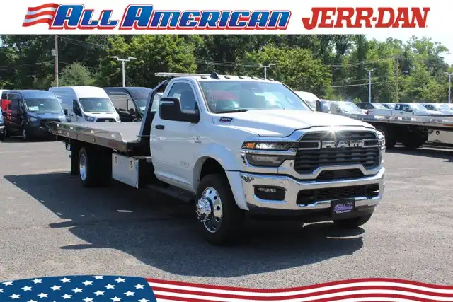 2026 RAM 5500 Big Horn 4X4 Reg Cab LWB DRW 205" WB's photo