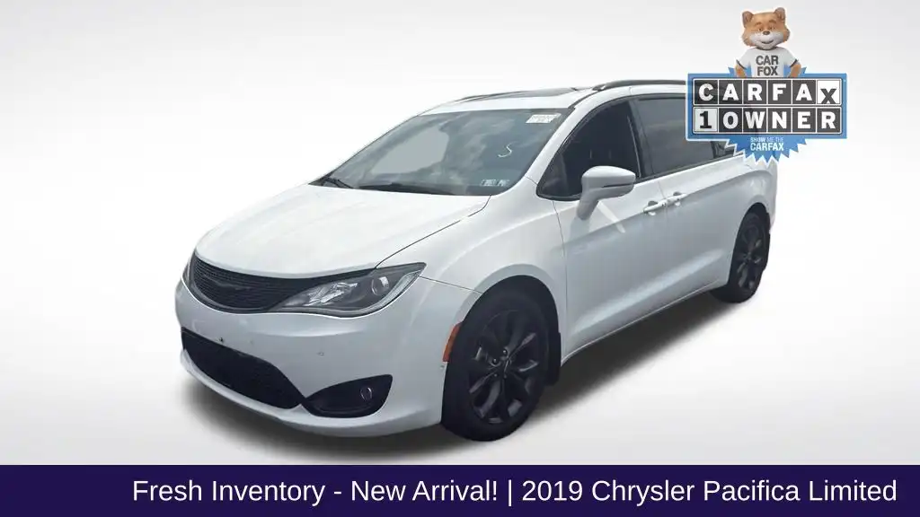 2019 Chrysler Pacifica Limited's photo