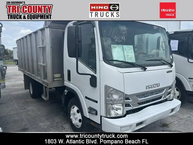 2016 Isuzu NPR's photo