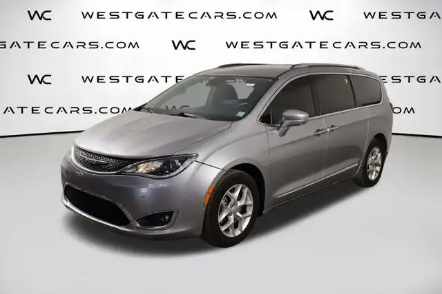 2019 Chrysler Pacifica Touring L Plus's photo