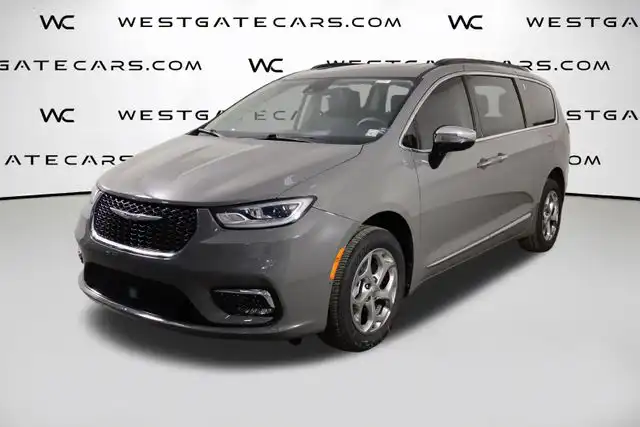 2023 Chrysler Pacifica Limited AWD's photo