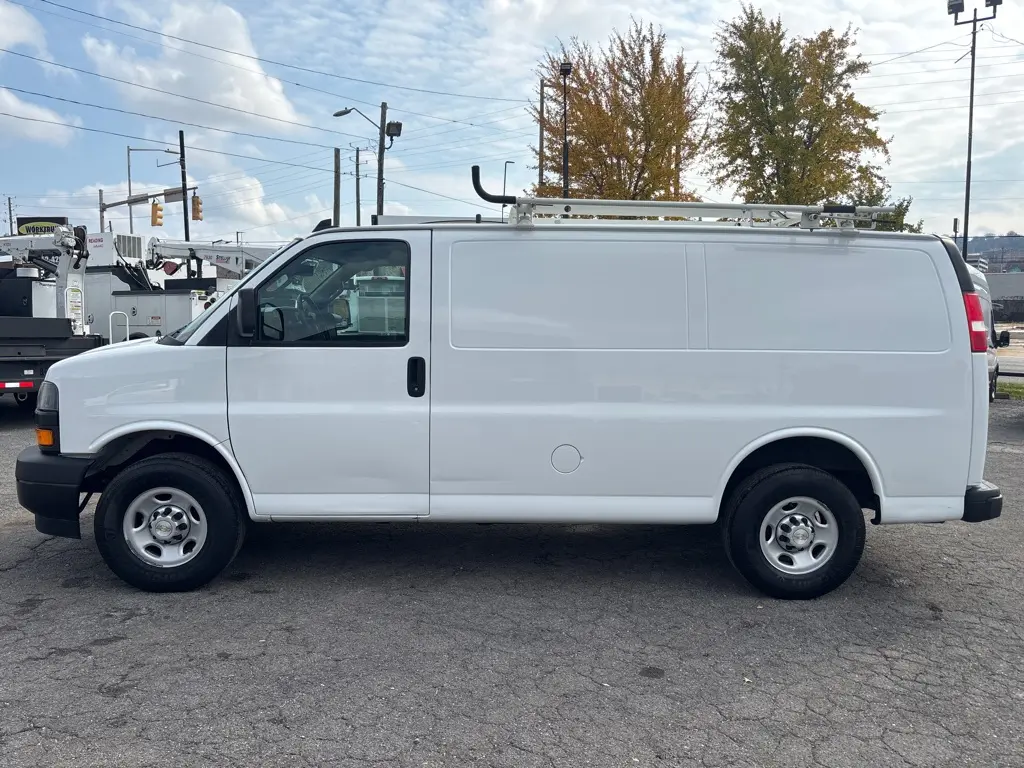 2020 Chevrolet Express 2500 Work Van HD photo 3