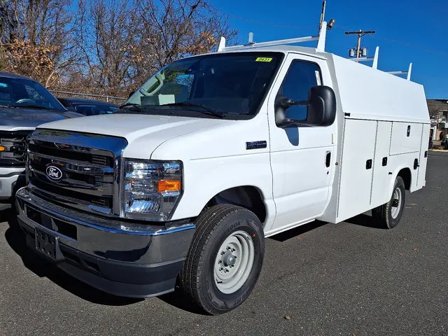 2026 Ford E-Series SRW E-350 Super Duty 138 in WB photo 3