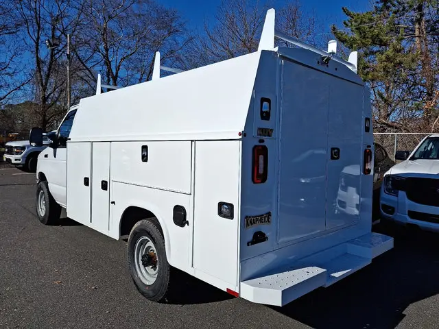 2026 Ford E-Series SRW E-350 Super Duty 138 in WB photo 4