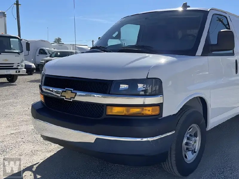 2025 Chevrolet Express 2500 Work Van HD photo 1