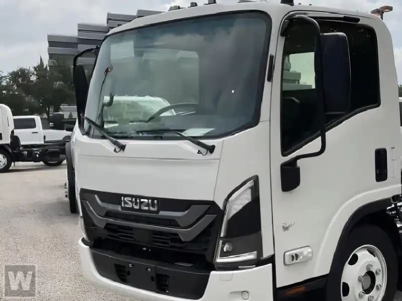 2025 Isuzu NRR's photo