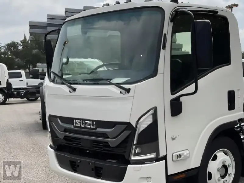 2025 Isuzu NRR's photo